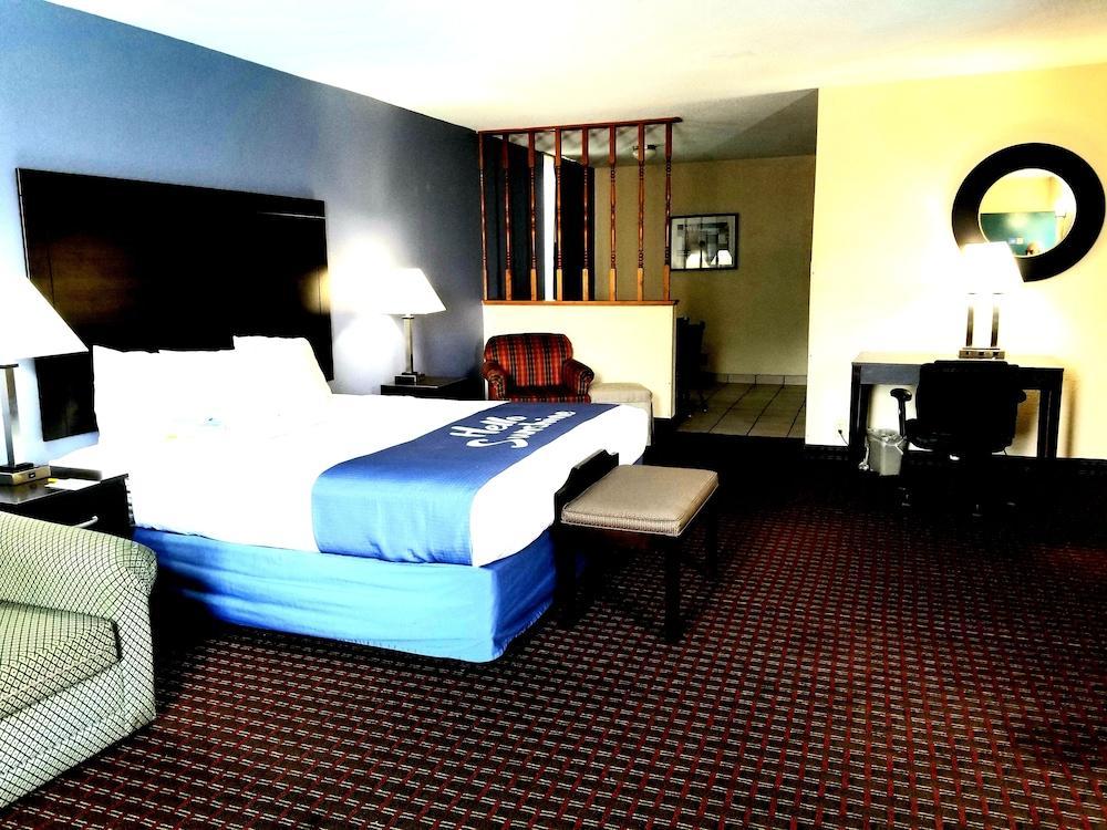 Days Inn By Wyndham Easley West Of Greenville/Clemson Area Экстерьер фото