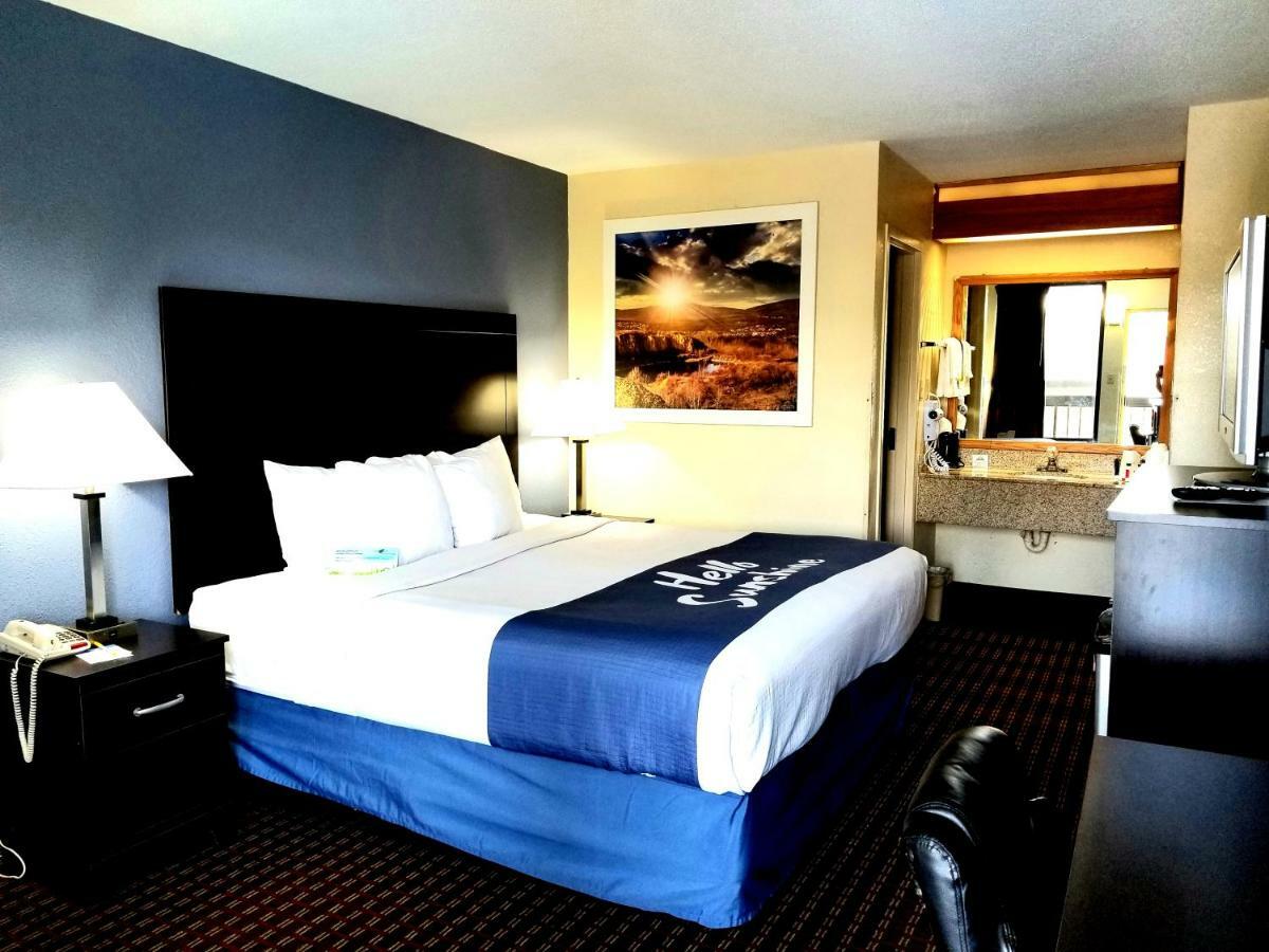 Days Inn By Wyndham Easley West Of Greenville/Clemson Area Экстерьер фото